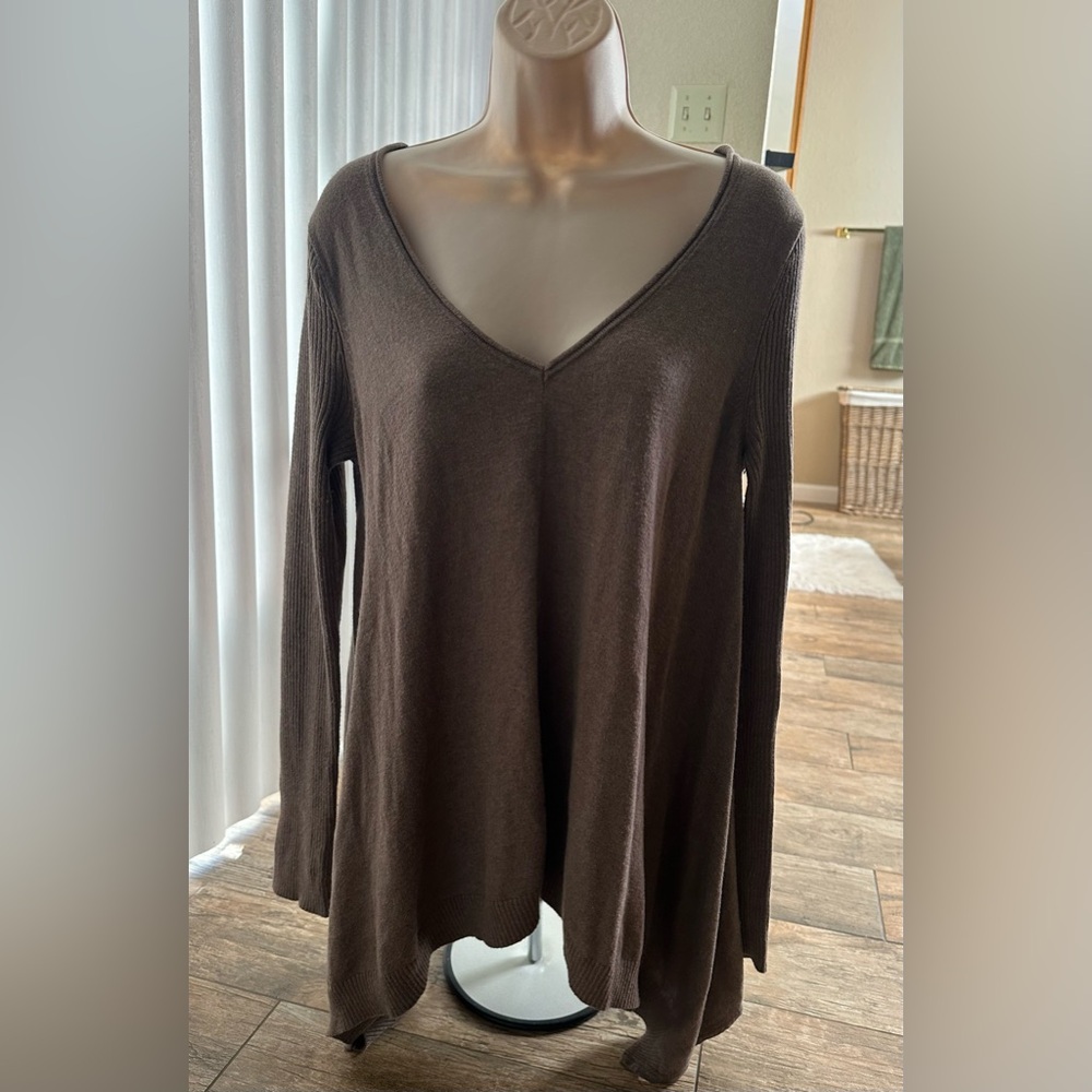 Express v neck long sleeve sweater size small